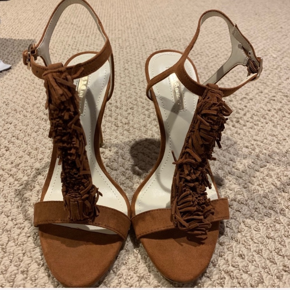BCBG brown tassel ankle strap heals